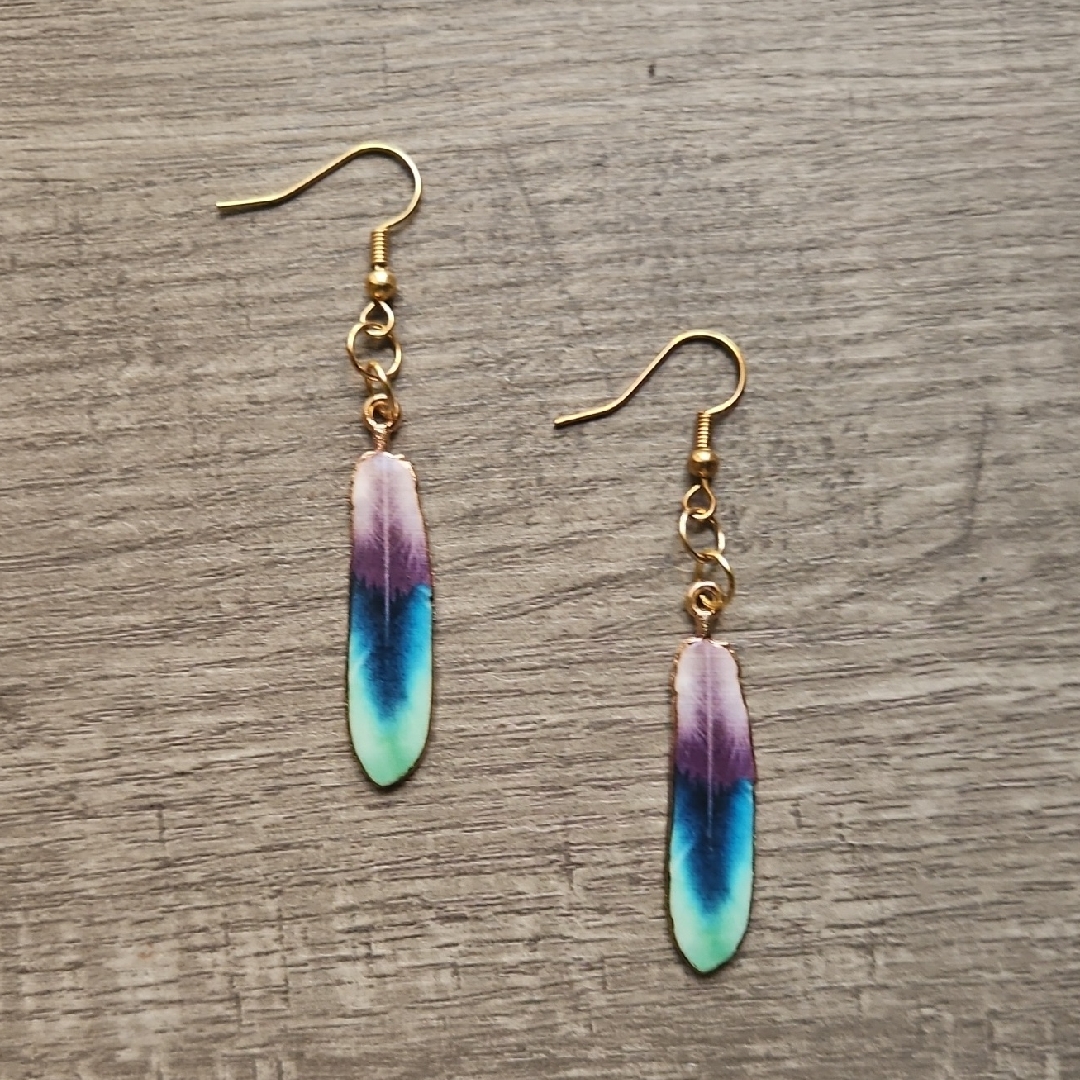 Pigness  Company Elegant Feather Earrings With Gold Accents